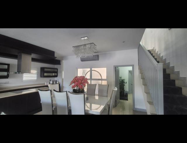3 BEDROOM APARTMENT FOR SALE IN LA LUCIA RIDGE